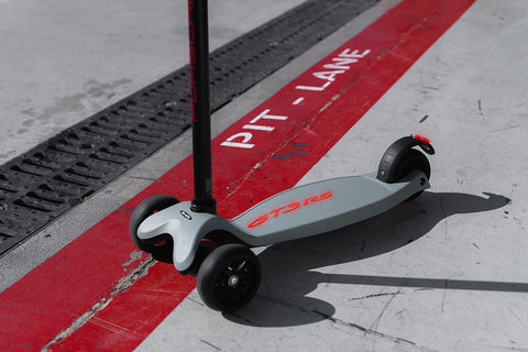 Micro Kickboard Deluxe Porsche Edition